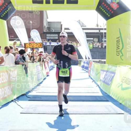 10.08.2025 - GEWOBA Citytriathlon Bremen H.Heesch http://msf.ph/oto/8555373 10.08.2025 15:23:24 Ziel 162, 211 meine-sportfotos.de