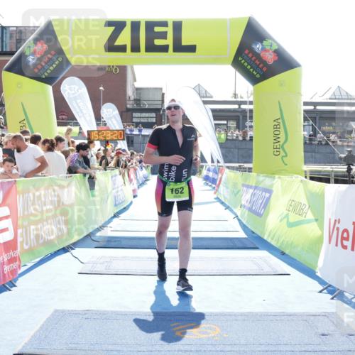 10.08.2025 - GEWOBA Citytriathlon Bremen H.Heesch http://msf.ph/oto/8555376 10.08.2025 15:23:24 Ziel 162, 211 meine-sportfotos.de