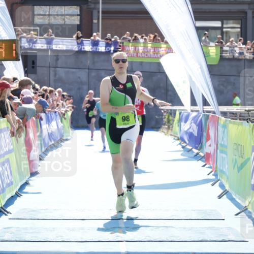 10.08.2025 - GEWOBA Citytriathlon Bremen H.Heesch http://msf.ph/oto/8555393 10.08.2025 15:23:45 Ziel 98, 209, 363, 372 meine-sportfotos.de