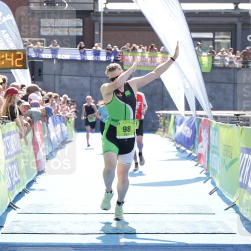 10.08.2025 - GEWOBA Citytriathlon Bremen H.Heesch http://msf.ph/oto/8555396 10.08.2025 15:23:46 Ziel 98, 209, 363, 372 meine-sportfotos.de