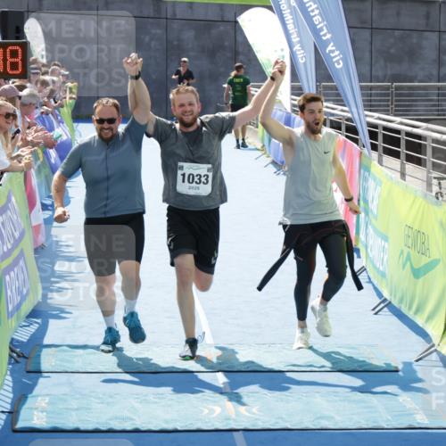 10.08.2025 - GEWOBA Citytriathlon Bremen H.Heesch http://msf.ph/oto/8555398 10.08.2025 14:17:51 Ziel 666, 764, 900, 1033 meine-sportfotos.de