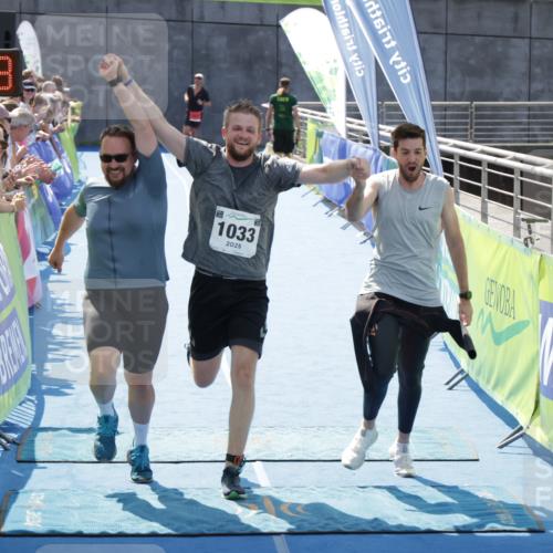 10.08.2025 - GEWOBA Citytriathlon Bremen H.Heesch http://msf.ph/oto/8555401 10.08.2025 14:17:51 Ziel 666, 764, 900, 1033 meine-sportfotos.de