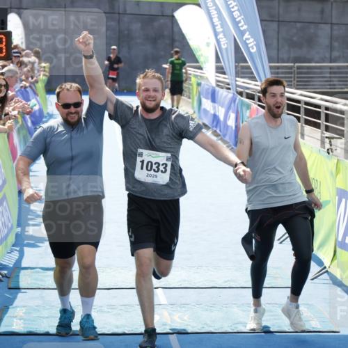 10.08.2025 - GEWOBA Citytriathlon Bremen H.Heesch http://msf.ph/oto/8555404 10.08.2025 14:17:52 Ziel 666, 764, 900, 1033 meine-sportfotos.de