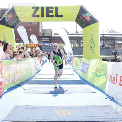 10.08.2025 - GEWOBA Citytriathlon Bremen H.Heesch http://msf.ph/oto/8555406 10.08.2025 15:23:47 Ziel 98, 209, 363, 372 meine-sportfotos.de