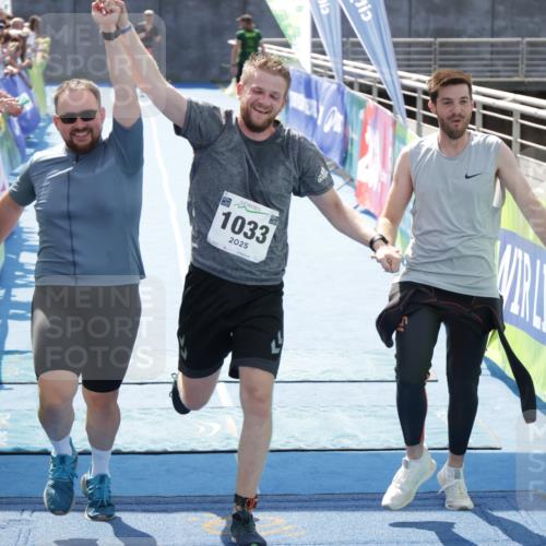 10.08.2025 - GEWOBA Citytriathlon Bremen H.Heesch http://msf.ph/oto/8555407 10.08.2025 14:17:52 Ziel 666, 764, 900, 1033 meine-sportfotos.de