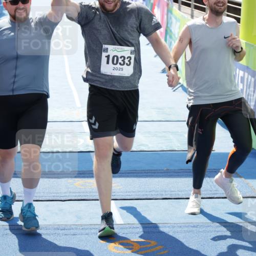 10.08.2025 - GEWOBA Citytriathlon Bremen H.Heesch http://msf.ph/oto/8555410 10.08.2025 14:17:52 Ziel 666, 764, 900, 1033 meine-sportfotos.de