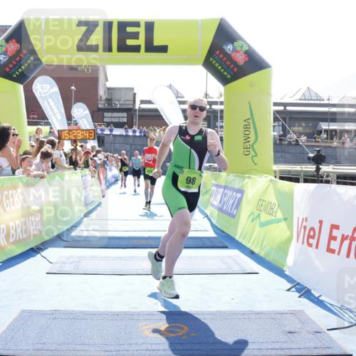 10.08.2025 - GEWOBA Citytriathlon Bremen H.Heesch http://msf.ph/oto/8555412 10.08.2025 15:23:47 Ziel 98, 209, 363, 372 meine-sportfotos.de