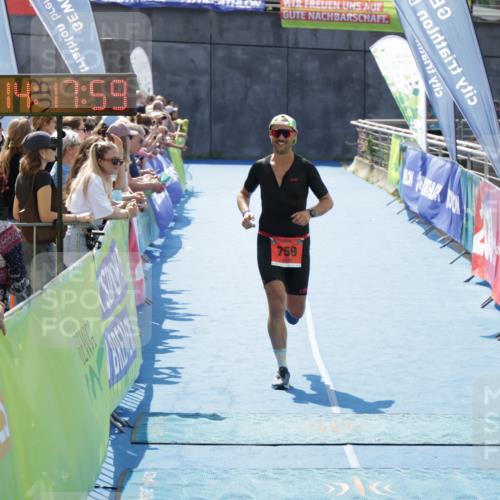 10.08.2025 - GEWOBA Citytriathlon Bremen H.Heesch http://msf.ph/oto/8555413 10.08.2025 14:18:03 Ziel 759 meine-sportfotos.de