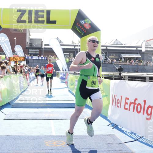 10.08.2025 - GEWOBA Citytriathlon Bremen H.Heesch http://msf.ph/oto/8555415 10.08.2025 15:23:48 Ziel 98, 209, 363, 372 meine-sportfotos.de