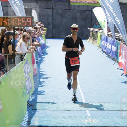 10.08.2025 - GEWOBA Citytriathlon Bremen H.Heesch http://msf.ph/oto/8555418 10.08.2025 14:18:03 Ziel 759 meine-sportfotos.de