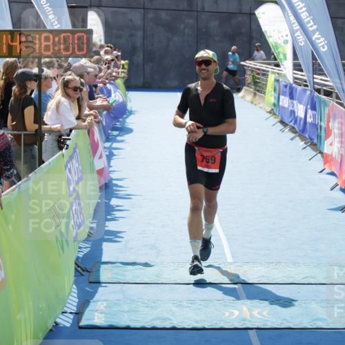 10.08.2025 - GEWOBA Citytriathlon Bremen H.Heesch http://msf.ph/oto/8555422 10.08.2025 14:18:03 Ziel 759 meine-sportfotos.de