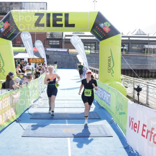 10.08.2025 - GEWOBA Citytriathlon Bremen H.Heesch http://msf.ph/oto/8555431 10.08.2025 15:57:45 Ziel 452, 454 meine-sportfotos.de