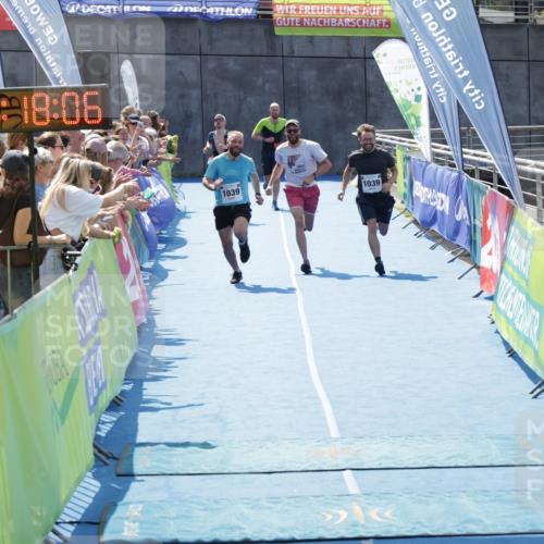 10.08.2025 - GEWOBA Citytriathlon Bremen H.Heesch http://msf.ph/oto/8555433 10.08.2025 14:18:09 Ziel 759, 1039 meine-sportfotos.de