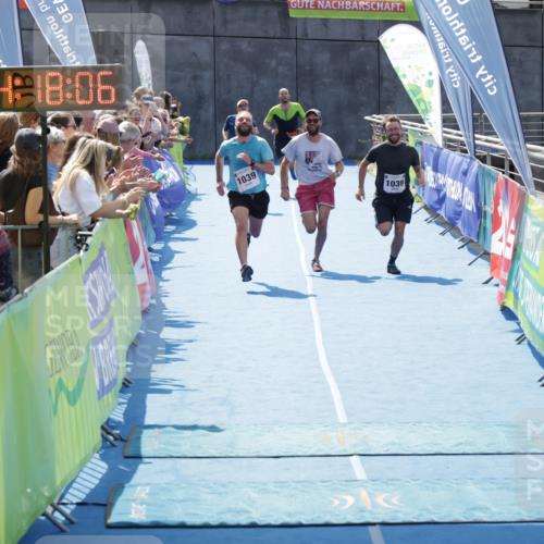 10.08.2025 - GEWOBA Citytriathlon Bremen H.Heesch http://msf.ph/oto/8555436 10.08.2025 14:18:10 Ziel 759, 1039 meine-sportfotos.de