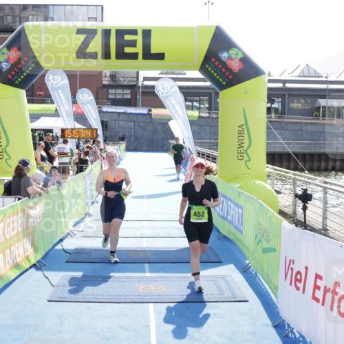 10.08.2025 - GEWOBA Citytriathlon Bremen H.Heesch http://msf.ph/oto/8555439 10.08.2025 15:57:45 Ziel 452, 454 meine-sportfotos.de
