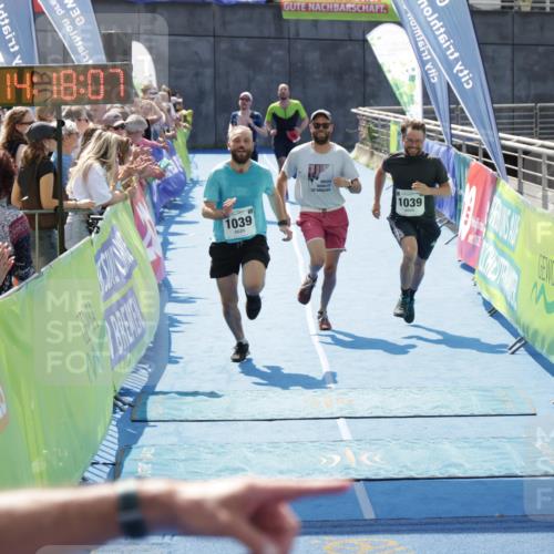 10.08.2025 - GEWOBA Citytriathlon Bremen H.Heesch http://msf.ph/oto/8555449 10.08.2025 14:18:11 Ziel 752, 759, 1039 meine-sportfotos.de