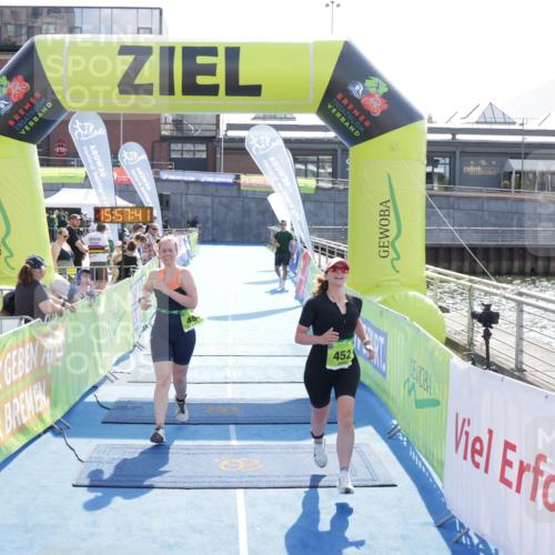 10.08.2025 - GEWOBA Citytriathlon Bremen H.Heesch http://msf.ph/oto/8555451 10.08.2025 15:57:45 Ziel 452, 454 meine-sportfotos.de