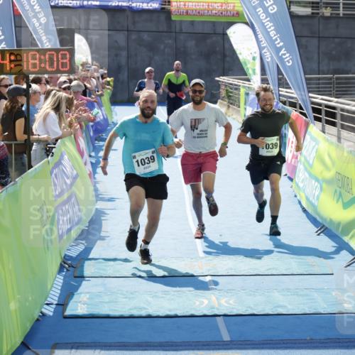 10.08.2025 - GEWOBA Citytriathlon Bremen H.Heesch http://msf.ph/oto/8555452 10.08.2025 14:18:11 Ziel 752, 759, 1039 meine-sportfotos.de