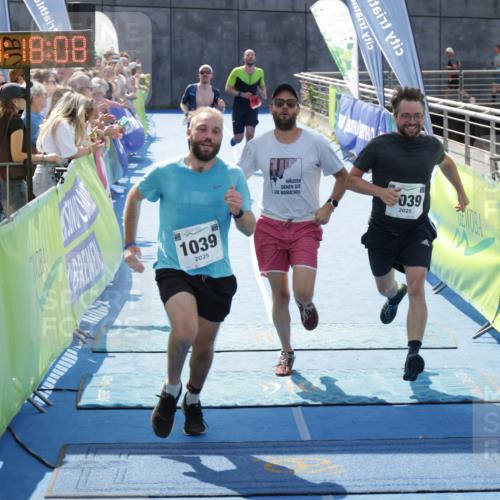 10.08.2025 - GEWOBA Citytriathlon Bremen H.Heesch http://msf.ph/oto/8555458 10.08.2025 14:18:12 Ziel 702, 752, 759, 1039 meine-sportfotos.de