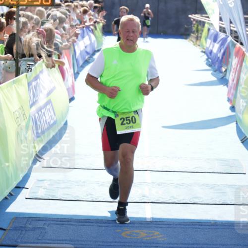 10.08.2025 - GEWOBA Citytriathlon Bremen H.Heesch http://msf.ph/oto/8555463 10.08.2025 15:24:02 Ziel 154, 250, 360 meine-sportfotos.de