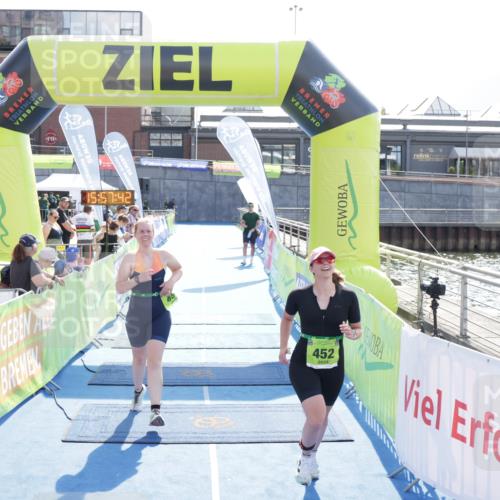 10.08.2025 - GEWOBA Citytriathlon Bremen H.Heesch http://msf.ph/oto/8555465 10.08.2025 15:57:46 Ziel 452, 454 meine-sportfotos.de