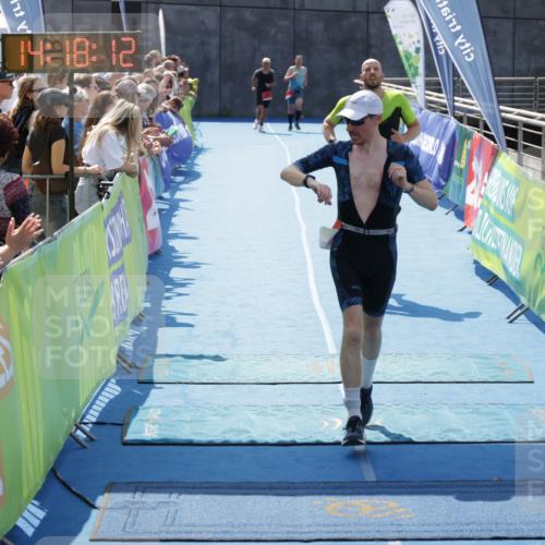 10.08.2025 - GEWOBA Citytriathlon Bremen H.Heesch http://msf.ph/oto/8555466 10.08.2025 14:18:15 Ziel 702, 752, 1039 meine-sportfotos.de