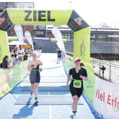 10.08.2025 - GEWOBA Citytriathlon Bremen H.Heesch http://msf.ph/oto/8555468 10.08.2025 15:57:46 Ziel 452, 454 meine-sportfotos.de