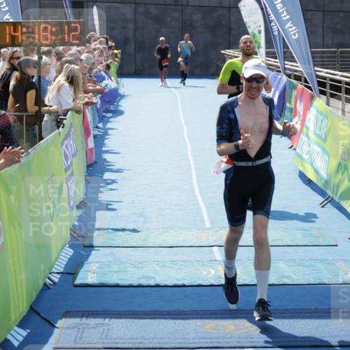 10.08.2025 - GEWOBA Citytriathlon Bremen H.Heesch http://msf.ph/oto/8555469 10.08.2025 14:18:16 Ziel 702, 752, 1039 meine-sportfotos.de