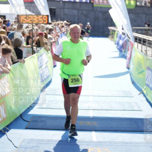 10.08.2025 - GEWOBA Citytriathlon Bremen H.Heesch http://msf.ph/oto/8555470 10.08.2025 15:24:03 Ziel 154, 250, 360 meine-sportfotos.de