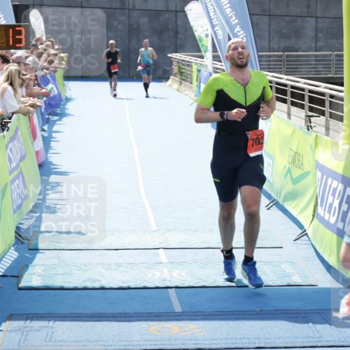 10.08.2025 - GEWOBA Citytriathlon Bremen H.Heesch http://msf.ph/oto/8555472 10.08.2025 14:18:17 Ziel 702, 752, 1039 meine-sportfotos.de