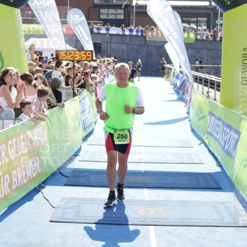 10.08.2025 - GEWOBA Citytriathlon Bremen H.Heesch http://msf.ph/oto/8555473 10.08.2025 15:24:03 Ziel 154, 250, 360 meine-sportfotos.de