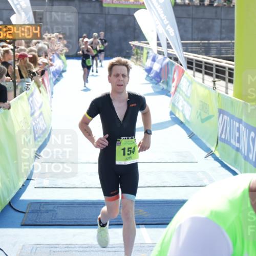10.08.2025 - GEWOBA Citytriathlon Bremen H.Heesch http://msf.ph/oto/8555482 10.08.2025 15:24:08 Ziel 154, 250, 478 meine-sportfotos.de