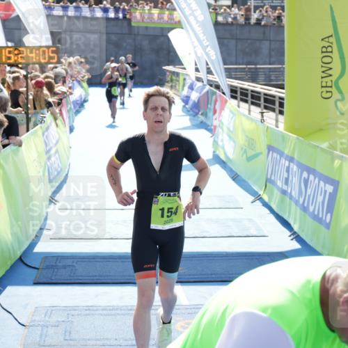 10.08.2025 - GEWOBA Citytriathlon Bremen H.Heesch http://msf.ph/oto/8555484 10.08.2025 15:24:09 Ziel 154, 250, 478 meine-sportfotos.de