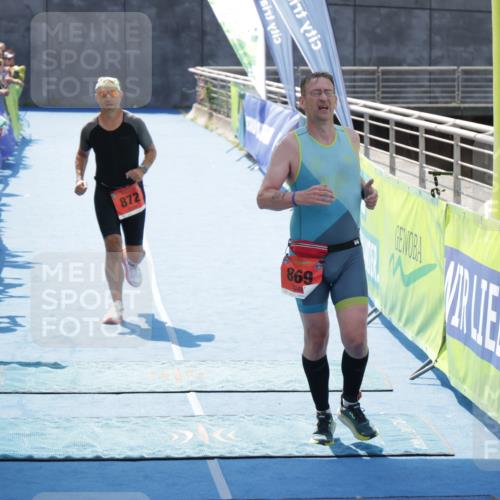 10.08.2025 - GEWOBA Citytriathlon Bremen H.Heesch http://msf.ph/oto/8555487 10.08.2025 14:18:24 Ziel 702, 752, 869, 872 meine-sportfotos.de