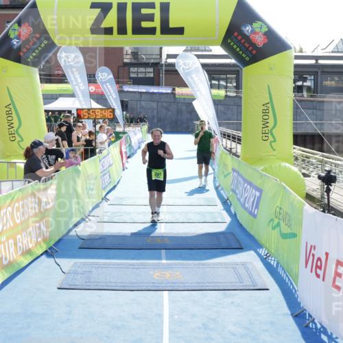 10.08.2025 - GEWOBA Citytriathlon Bremen H.Heesch http://msf.ph/oto/8555500 10.08.2025 15:59:50 Ziel 284 meine-sportfotos.de