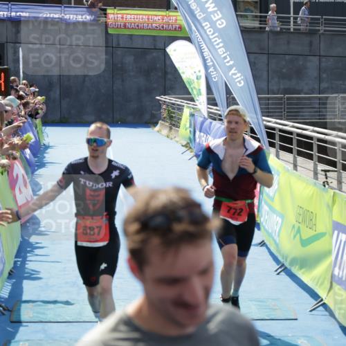 10.08.2025 - GEWOBA Citytriathlon Bremen H.Heesch http://msf.ph/oto/8555524 10.08.2025 14:19:07 Ziel 587, 772, 1016 meine-sportfotos.de