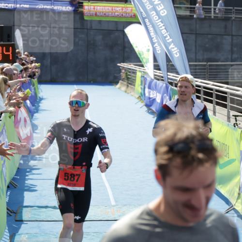 10.08.2025 - GEWOBA Citytriathlon Bremen H.Heesch http://msf.ph/oto/8555527 10.08.2025 14:19:08 Ziel 587, 772, 1016 meine-sportfotos.de