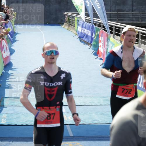 10.08.2025 - GEWOBA Citytriathlon Bremen H.Heesch http://msf.ph/oto/8555532 10.08.2025 14:19:08 Ziel 587, 772, 1016 meine-sportfotos.de