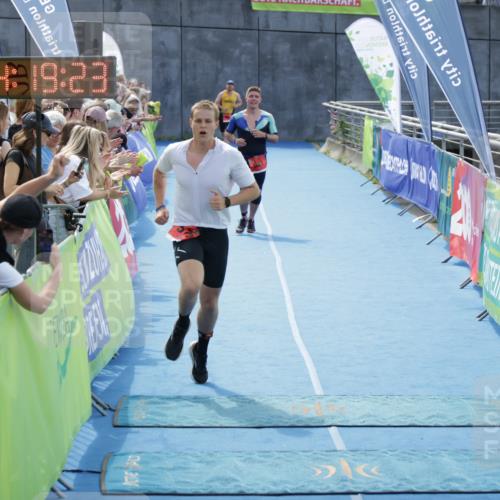 10.08.2025 - GEWOBA Citytriathlon Bremen H.Heesch http://msf.ph/oto/8555540 10.08.2025 14:19:27 Ziel 575, 681 meine-sportfotos.de