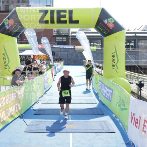 10.08.2025 - GEWOBA Citytriathlon Bremen H.Heesch http://msf.ph/oto/8555541 10.08.2025 15:59:51 Ziel 284 meine-sportfotos.de