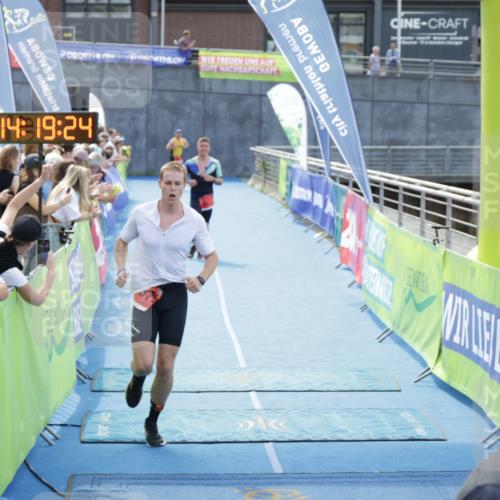 10.08.2025 - GEWOBA Citytriathlon Bremen H.Heesch http://msf.ph/oto/8555545 10.08.2025 14:19:28 Ziel 575, 681 meine-sportfotos.de