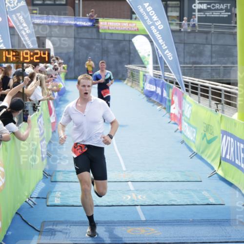 10.08.2025 - GEWOBA Citytriathlon Bremen H.Heesch http://msf.ph/oto/8555548 10.08.2025 14:19:28 Ziel 575, 681 meine-sportfotos.de