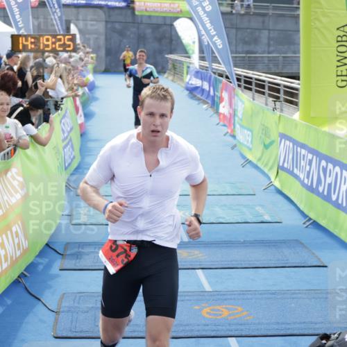 10.08.2025 - GEWOBA Citytriathlon Bremen H.Heesch http://msf.ph/oto/8555557 10.08.2025 14:19:29 Ziel 575, 681 meine-sportfotos.de