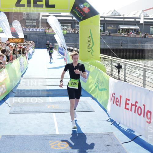 10.08.2025 - GEWOBA Citytriathlon Bremen H.Heesch http://msf.ph/oto/8555562 10.08.2025 15:24:25 Ziel 18, 19, 152, 325, 346 meine-sportfotos.de