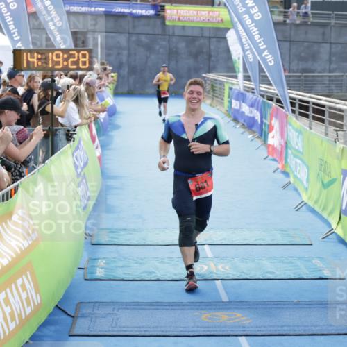 10.08.2025 - GEWOBA Citytriathlon Bremen H.Heesch http://msf.ph/oto/8555566 10.08.2025 14:19:31 Ziel 575, 681 meine-sportfotos.de