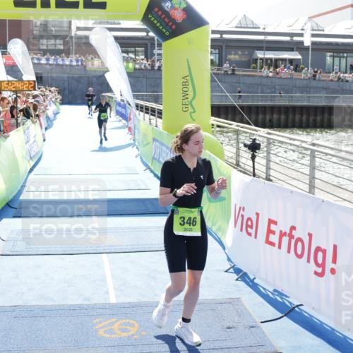 10.08.2025 - GEWOBA Citytriathlon Bremen H.Heesch http://msf.ph/oto/8555568 10.08.2025 15:24:25 Ziel 18, 19, 152, 325, 346 meine-sportfotos.de