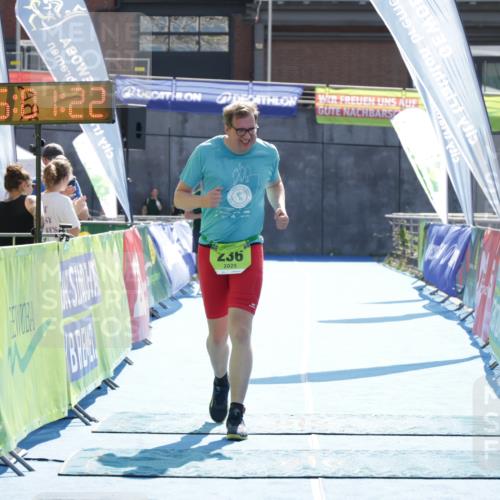 10.08.2025 - GEWOBA Citytriathlon Bremen H.Heesch http://msf.ph/oto/8555569 10.08.2025 16:01:26 Ziel 236 meine-sportfotos.de