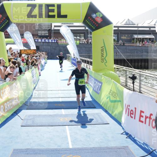 10.08.2025 - GEWOBA Citytriathlon Bremen H.Heesch http://msf.ph/oto/8555577 10.08.2025 15:24:28 Ziel 19, 325, 346 meine-sportfotos.de