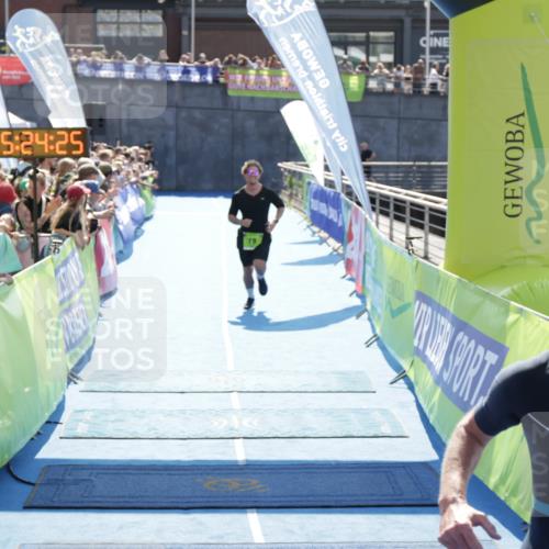 10.08.2025 - GEWOBA Citytriathlon Bremen H.Heesch http://msf.ph/oto/8555584 10.08.2025 15:24:29 Ziel 19, 325, 346 meine-sportfotos.de