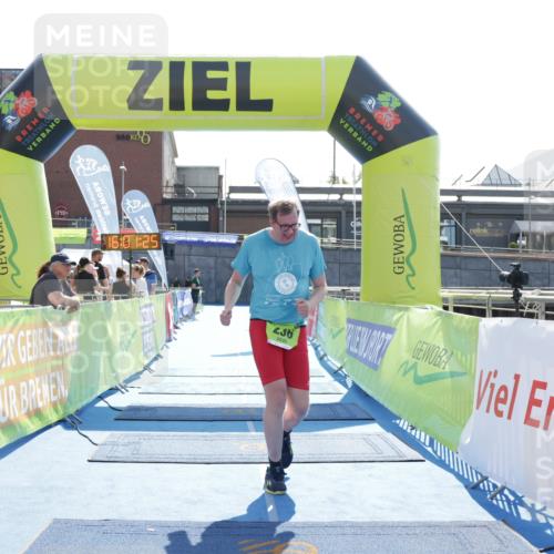 10.08.2025 - GEWOBA Citytriathlon Bremen H.Heesch http://msf.ph/oto/8555585 10.08.2025 16:01:29 Ziel 236 meine-sportfotos.de